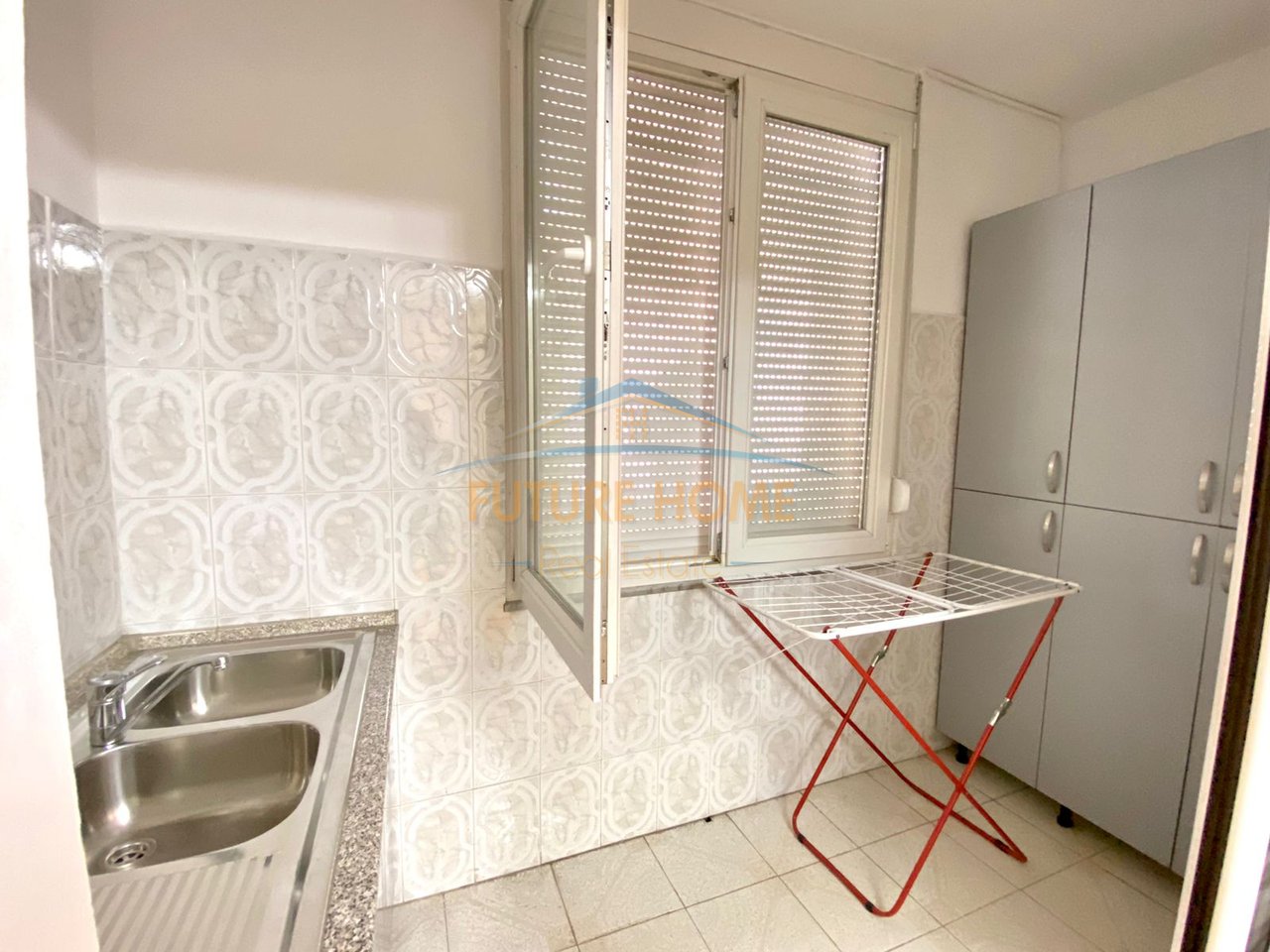 Qera, Apartament 2+1+Post parkimi, në Rrugën Fortuzi, Tiranë.