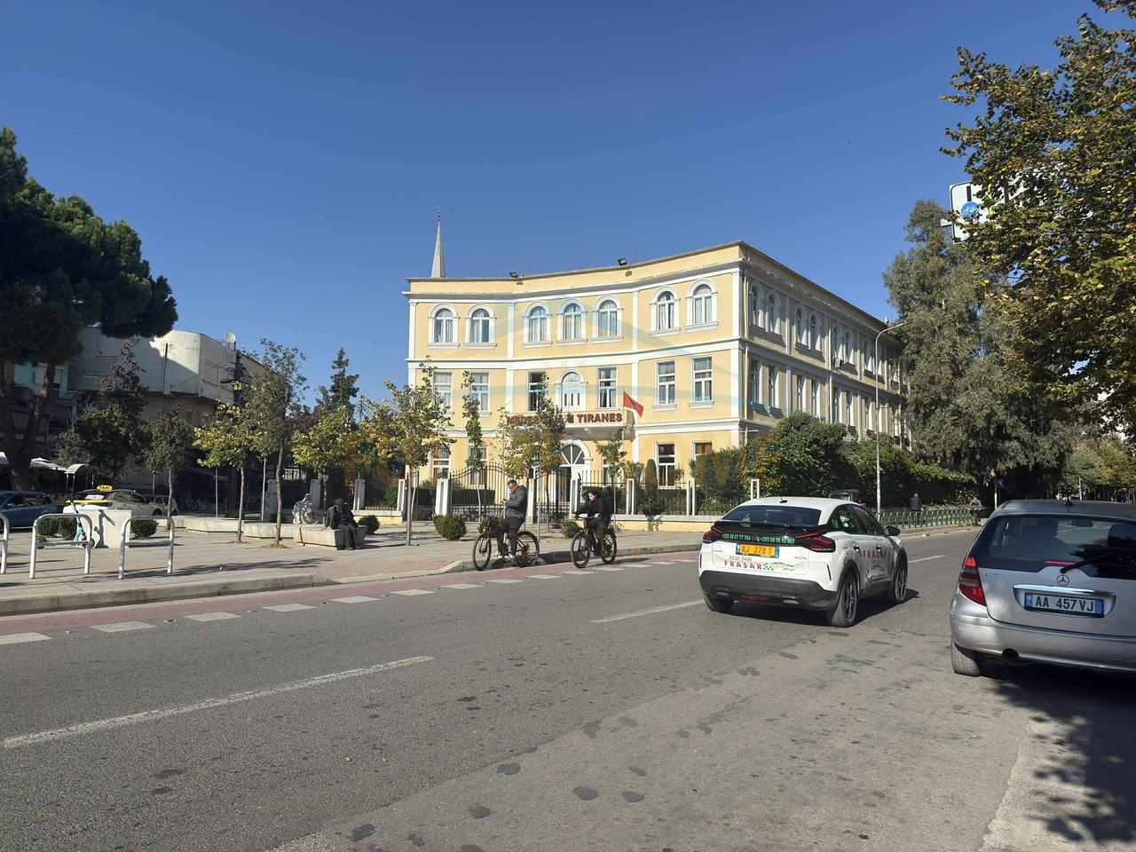 Locale commerciale in vendita, Rruga e Dibrës, vicino alla Madrasa di Tirana