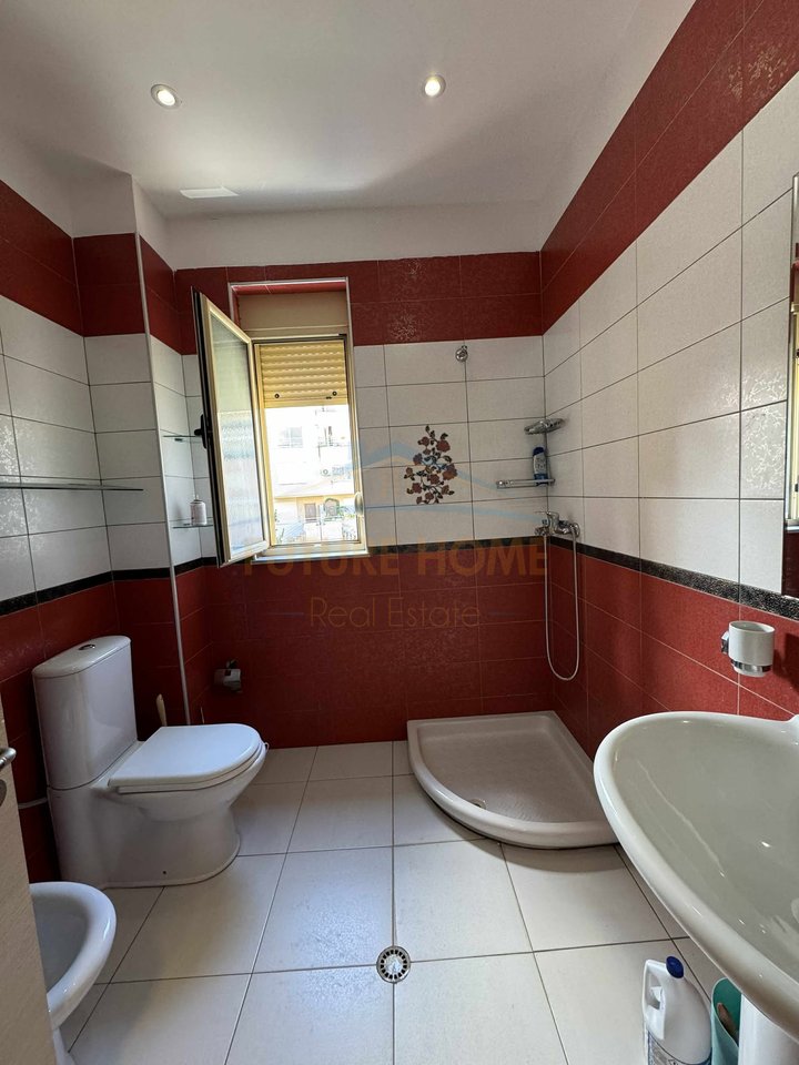 Shitet, Apartament 2+1, Liqeni i Thate, Tiranë.