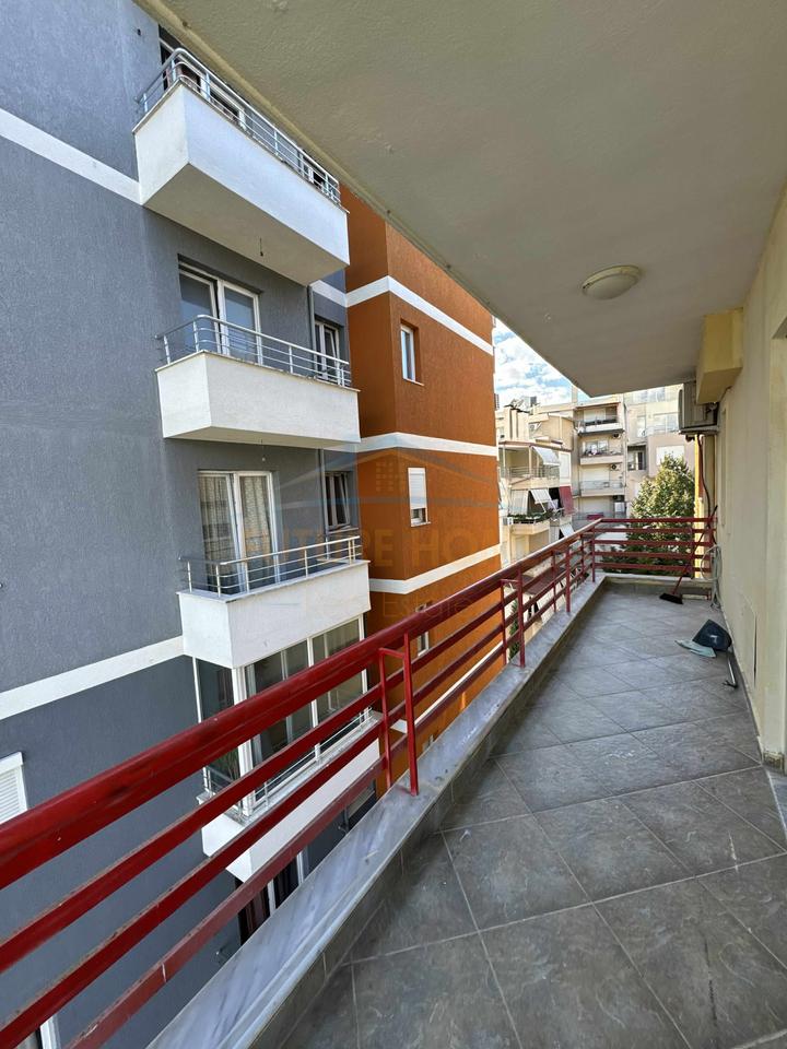 Shitet, Apartament 2+1, Liqeni i Thate, Tiranë.