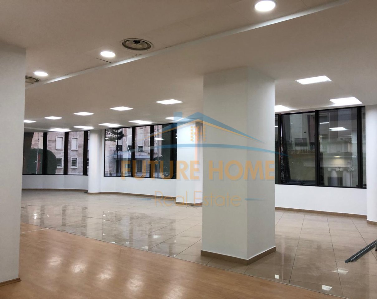 Qira, Ambient per zyra, Bulevardi Deshmoret e Kombit