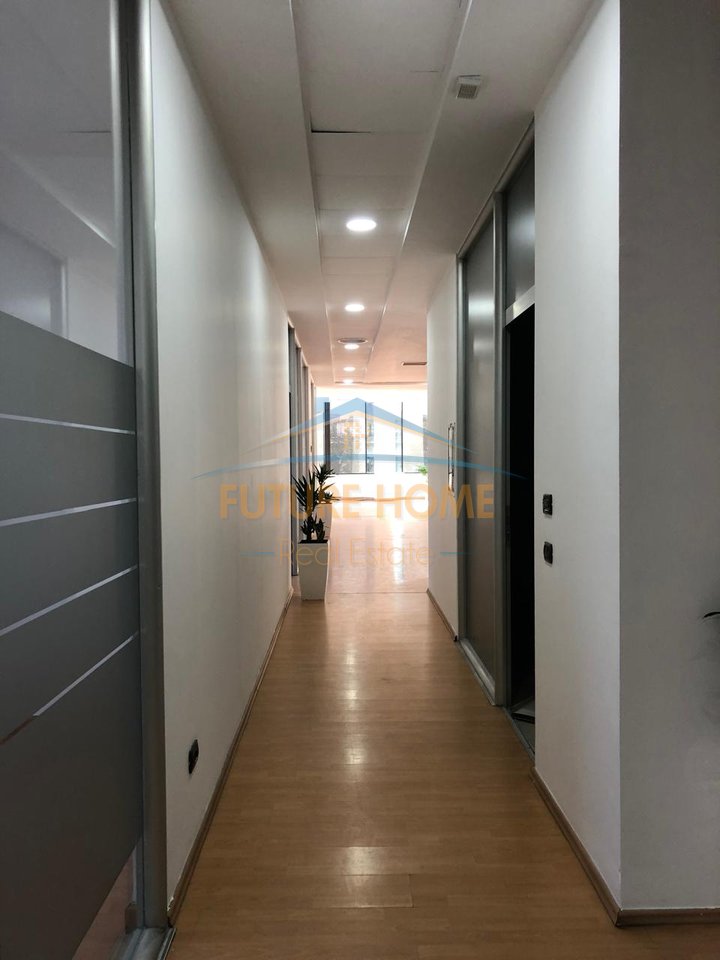 Qira, Ambient per zyra, Bulevardi Deshmoret e Kombit