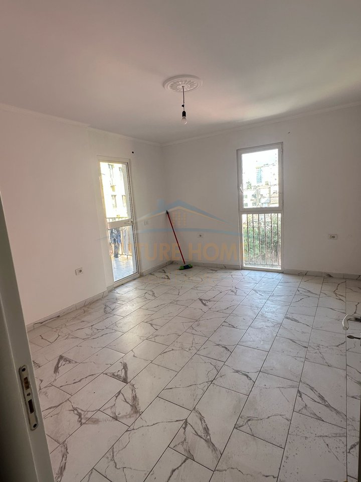 Shitet, Apartament 1+1, Rruga Mine Peza, Tiranë