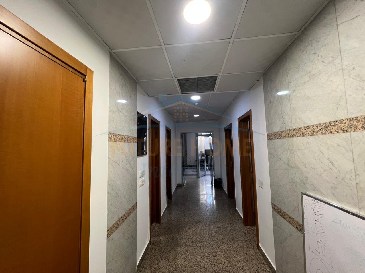 Qera, Ambient Biznesi për Zyra, Blloku, Tiranë.