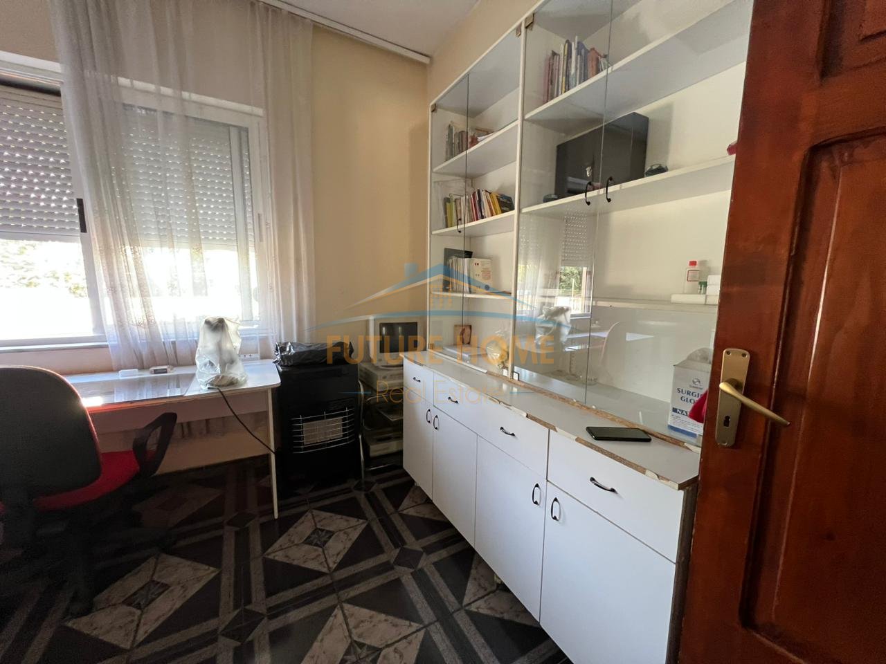 Qera,Ambient Biznesi,Laprakë,Tiranë.