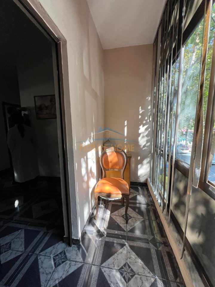 Qera,Ambient Biznesi,Laprakë,Tiranë.