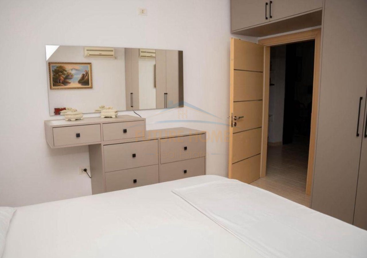 Qira, Apartament 3+1, Komuna e Parisit