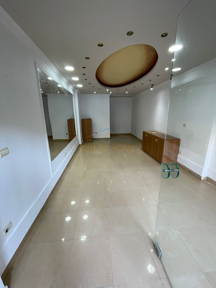 Qira, Ambient, Nuovo Mercato, Tirana.