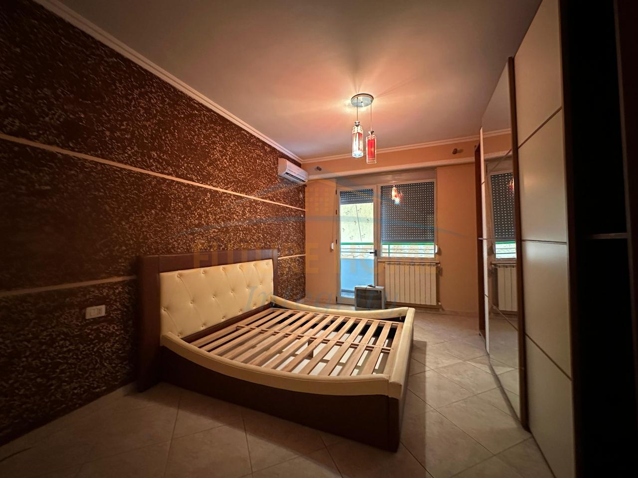 Qera, Apartament 3+1+2 (për banim dhe zyra), Rruga e Dibrës, Tiranë.