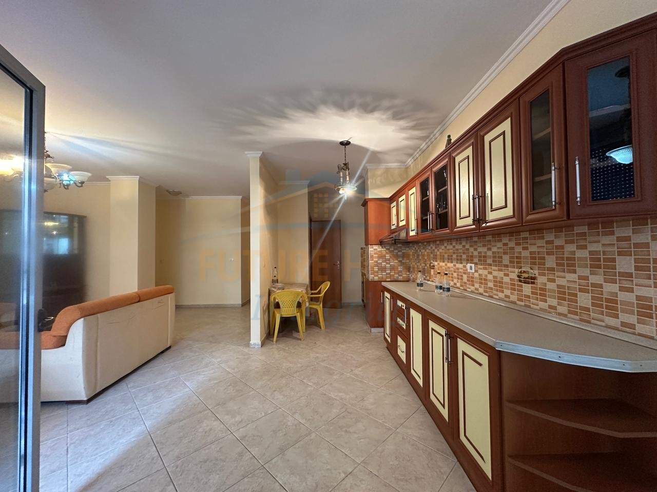 Qera, Apartament 3+1+2 (për banim dhe zyra), Rruga e Dibrës, Tiranë.
