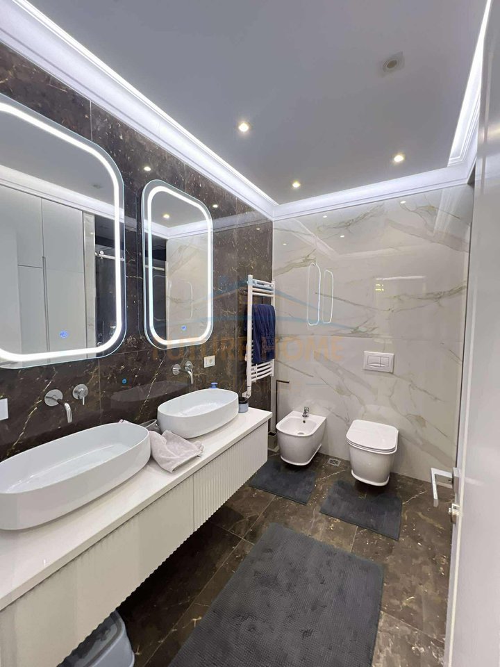 Shitet , Apartament 3+1+2 , Unaza e Re