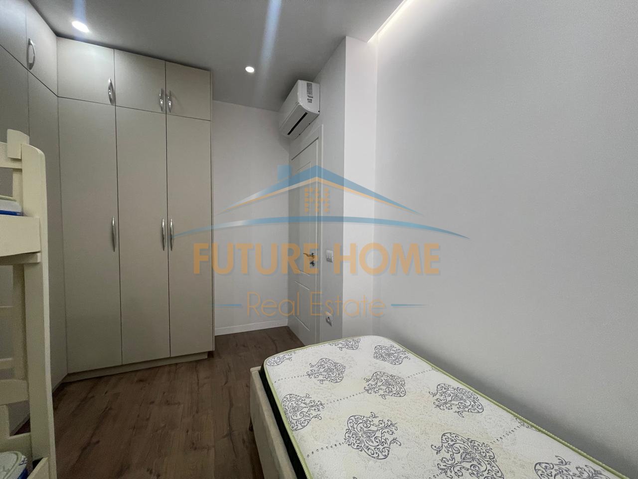 For sale, 2+1+2 Apartment, Kinostudio, Tirana.