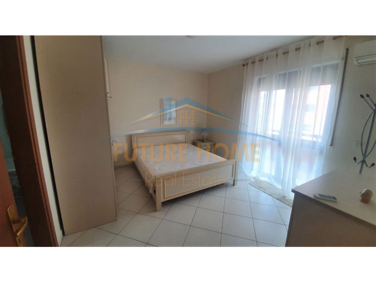 Qera, Apartament 2+1+2, Rruga e Barrikadave