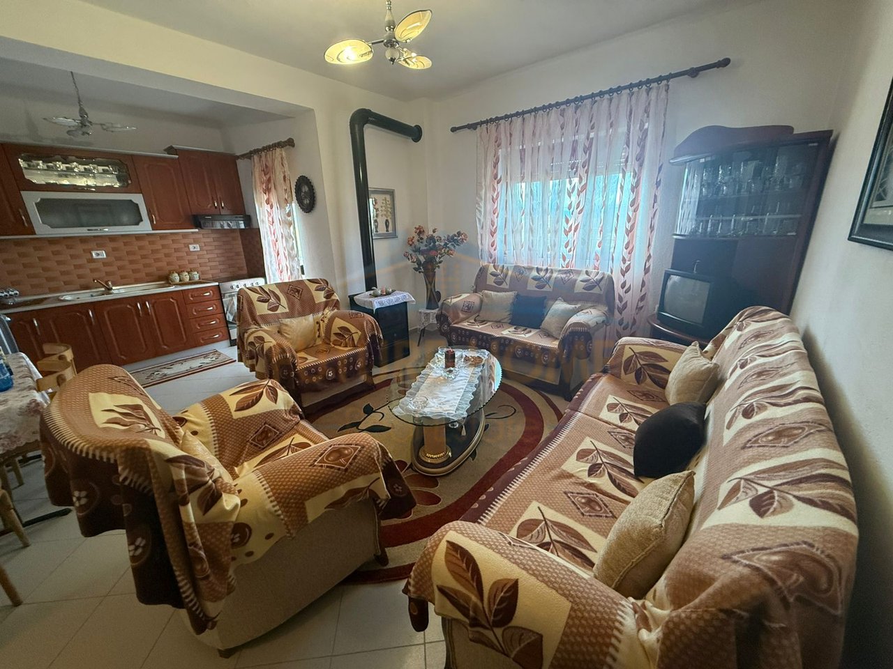 In vendita, Villa su 2 piani, Via Teli Samsuri, Quartiere 10, Korçë