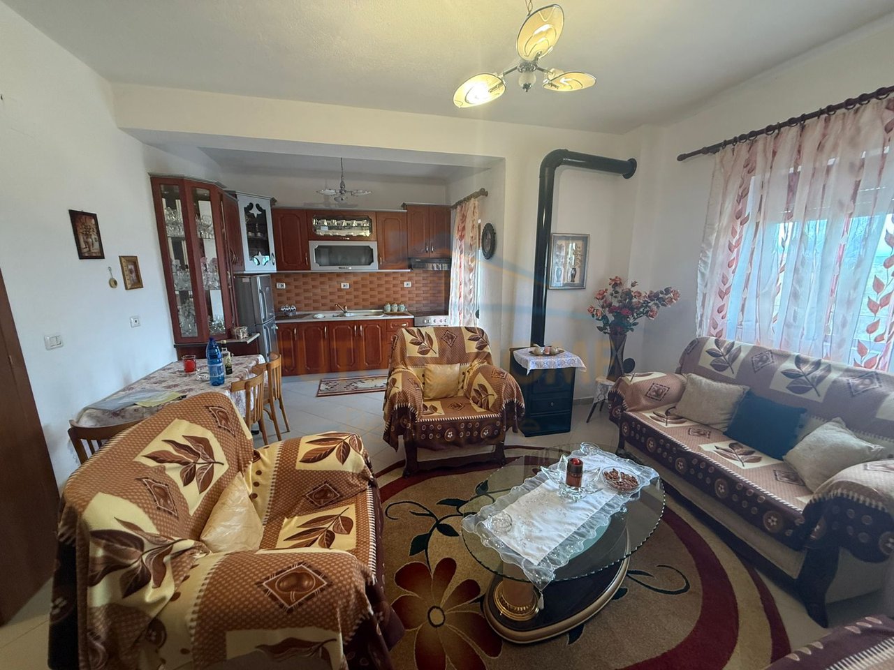 In vendita, Villa su 2 piani, Via Teli Samsuri, Quartiere 10, Korçë