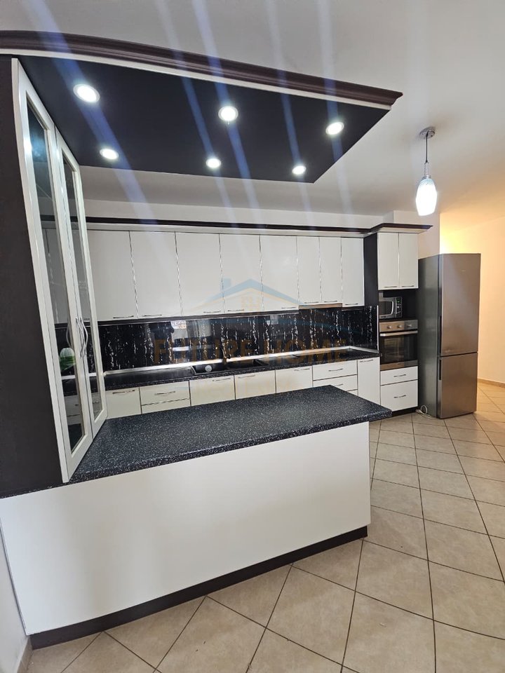 Shitet, Apartament 3+1, Stacioni i Trenit, Durres