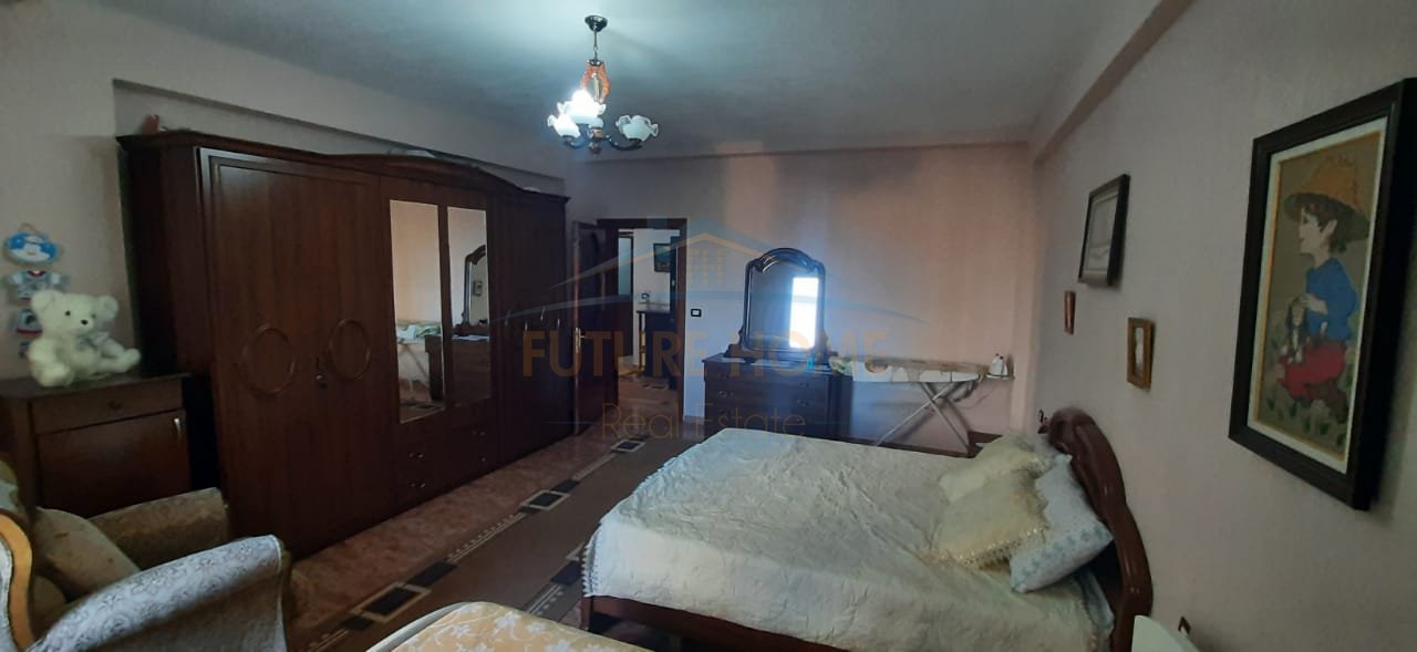 Shitet , Apartamenti 2+1+2 , Rruga Dëshmorët e Pojskës , Pogradec