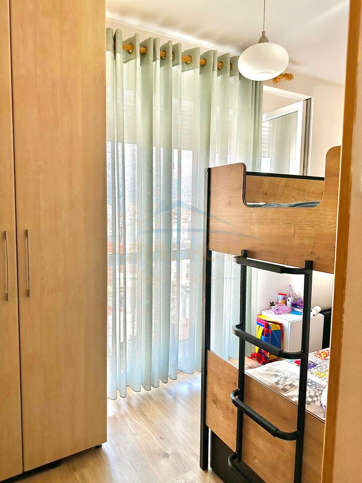 Shitet, Apartament 2+1, Kompleksi Magnet, Rruga Ndre Mjeda, Tirane.