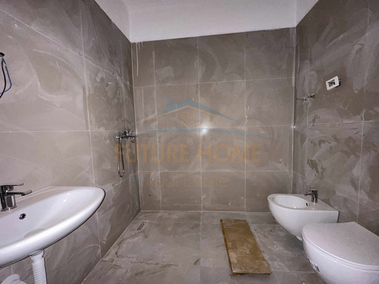 Qera , Apartament 2+1 , Univers City , Tirane