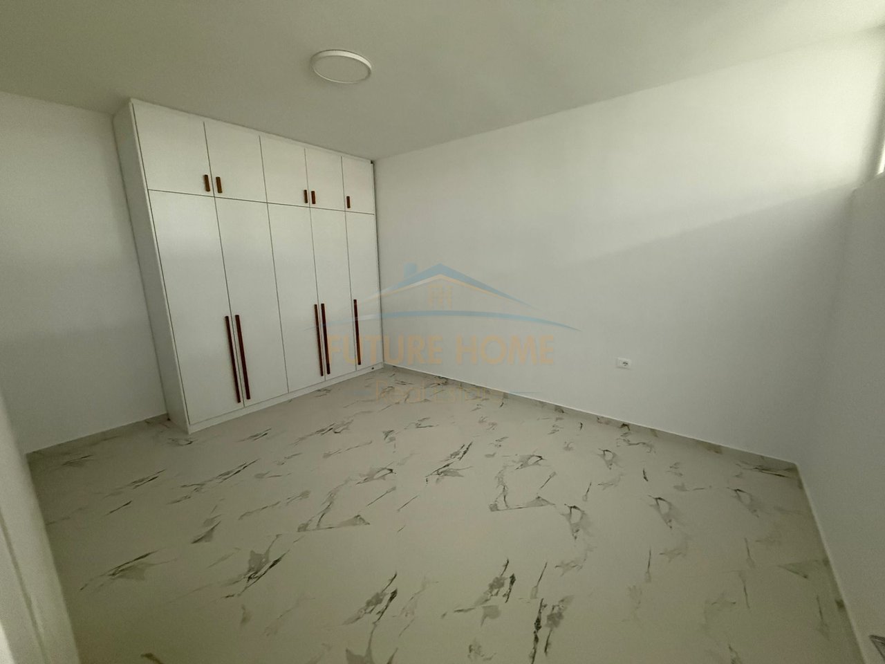 Qera  ,  Shtëpi Private 1+1, Përroi  Caprazit , Pogradec