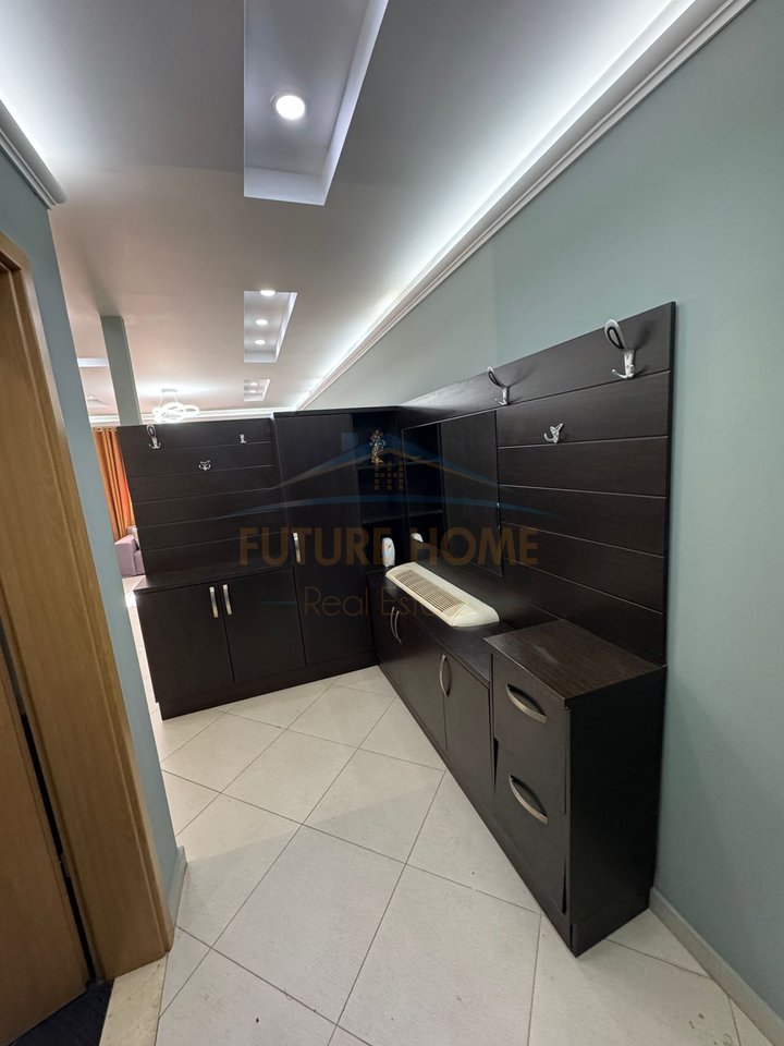 Qera, Apartament 2+1+Post parkimi , Unaza e Re.