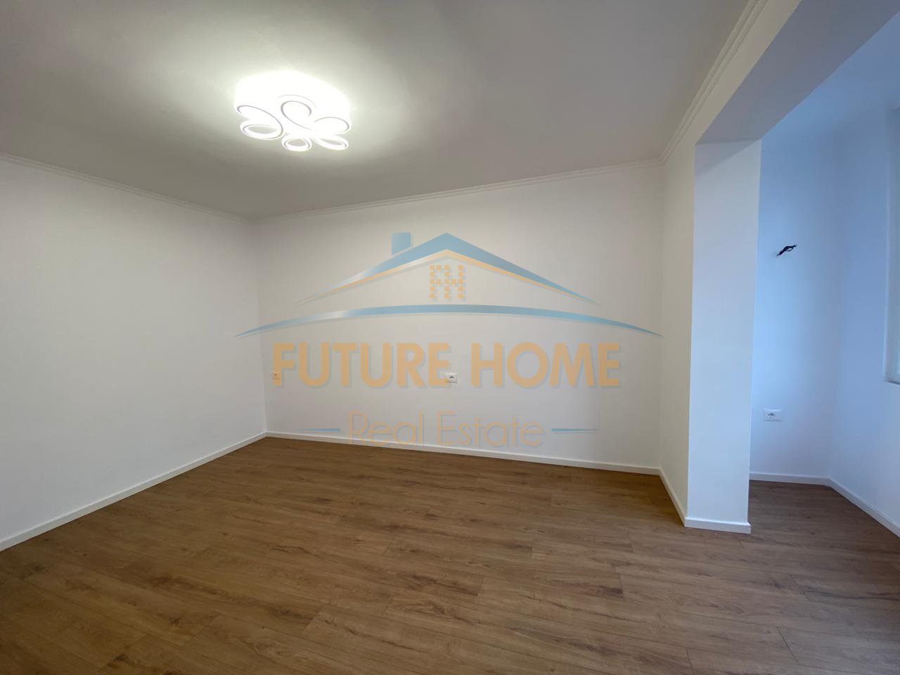 Shitet, Garsoniere, Myslym Shyr