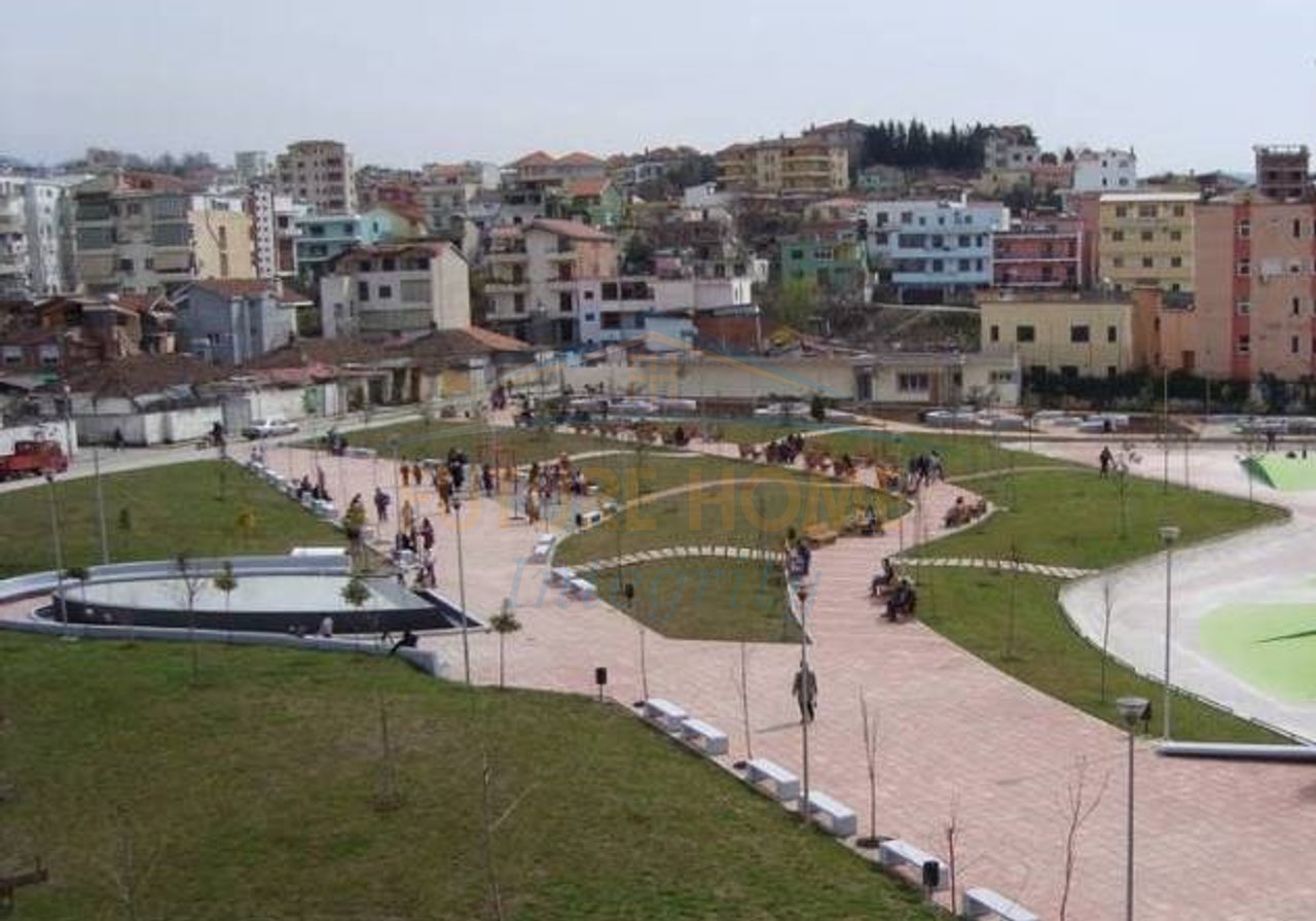 Shitet, Shtëpi Private, Ali Demi, Tiranë.