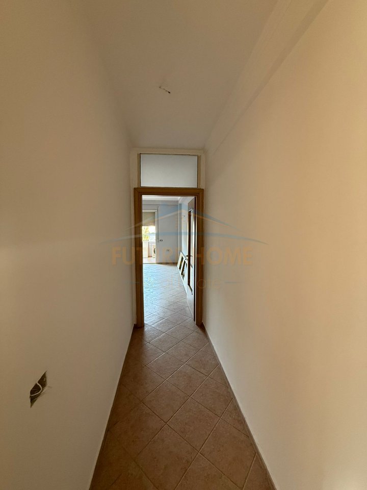 Shitet, Apartament 2+1+2, Liqeni i Thatë, Tiranë