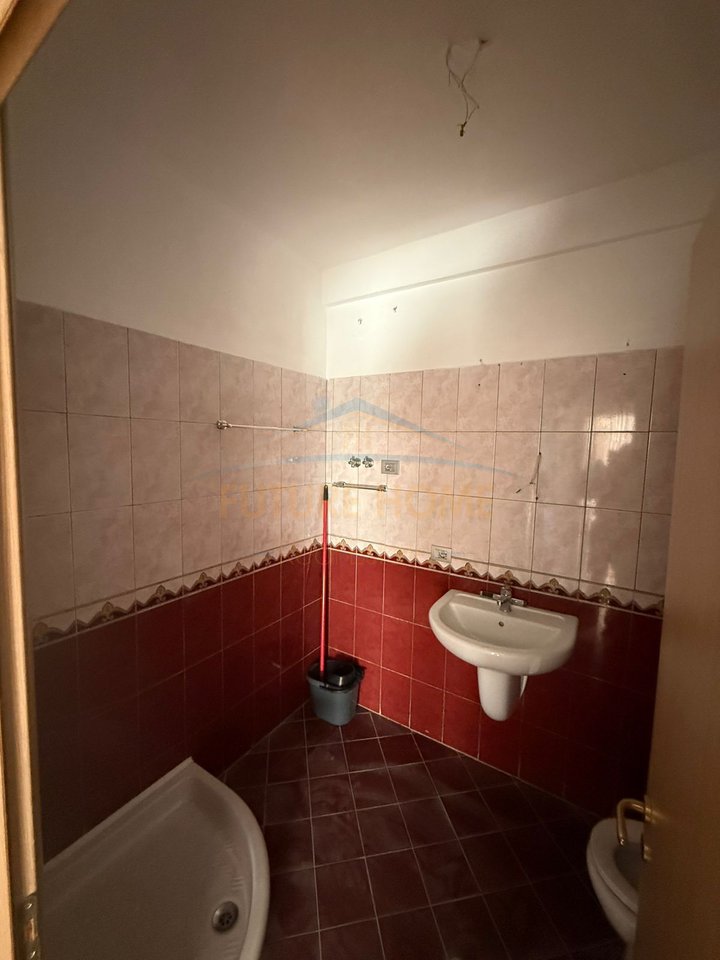 Shitet, Apartament 2+1+2, Liqeni i Thatë, Tiranë