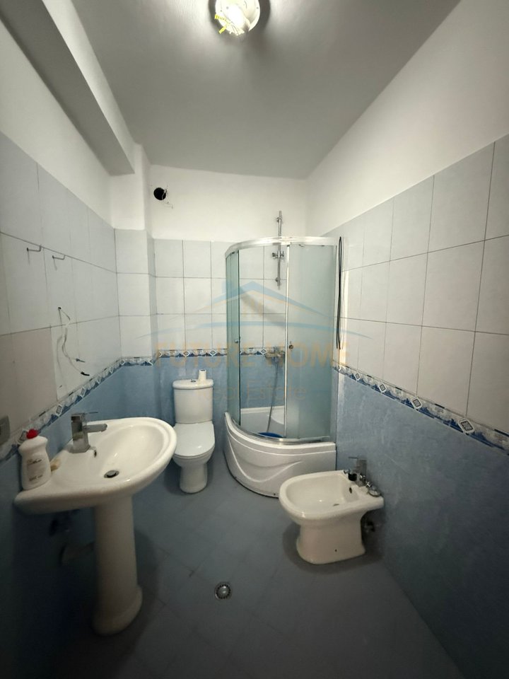 Shitet, Apartament 2+1+2, Liqeni i Thatë, Tiranë