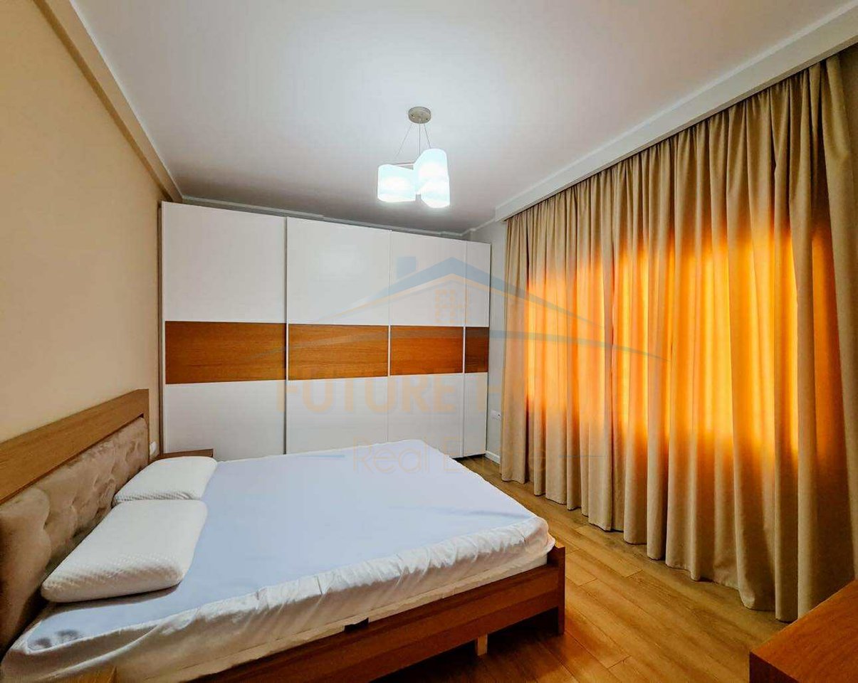 Qera , Apartament 4+1+2 Komuna e Parisit , Tirane
