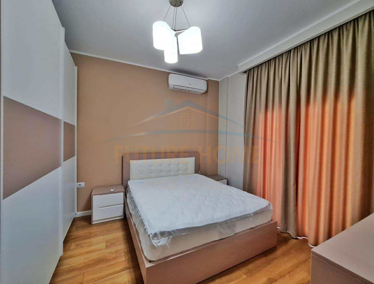 Qera , Apartament 4+1+2 Komuna e Parisit , Tirane