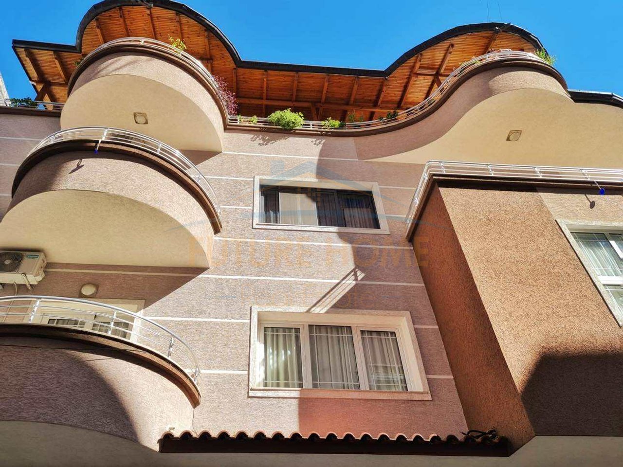 Qera , Apartament 4+1+2 Komuna e Parisit , Tirane