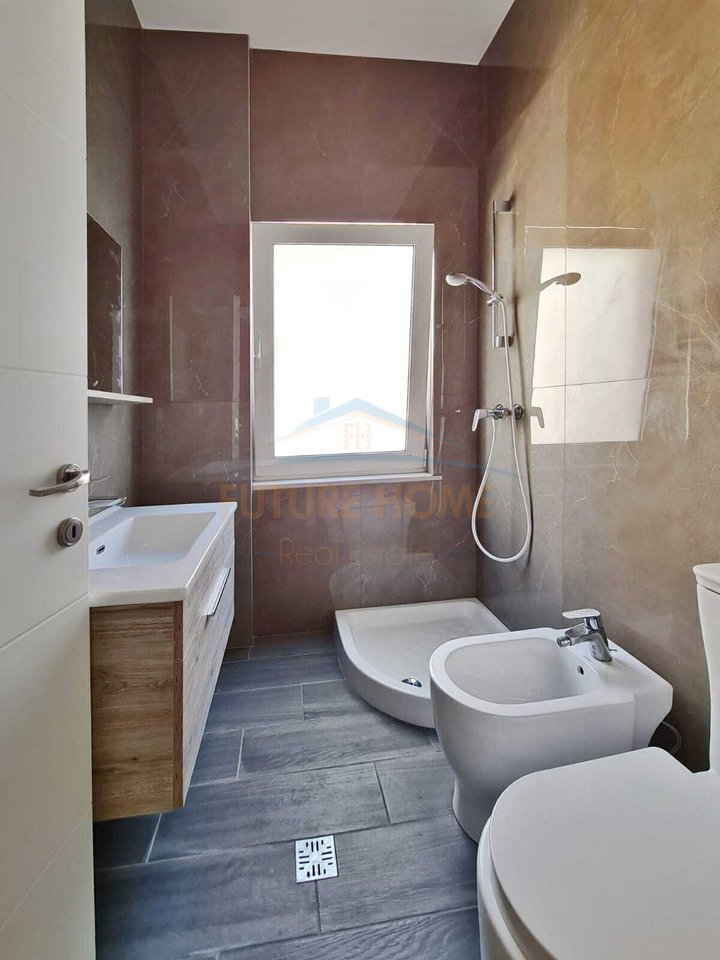 Qera , Apartament 4+1+2 Komuna e Parisit , Tirane