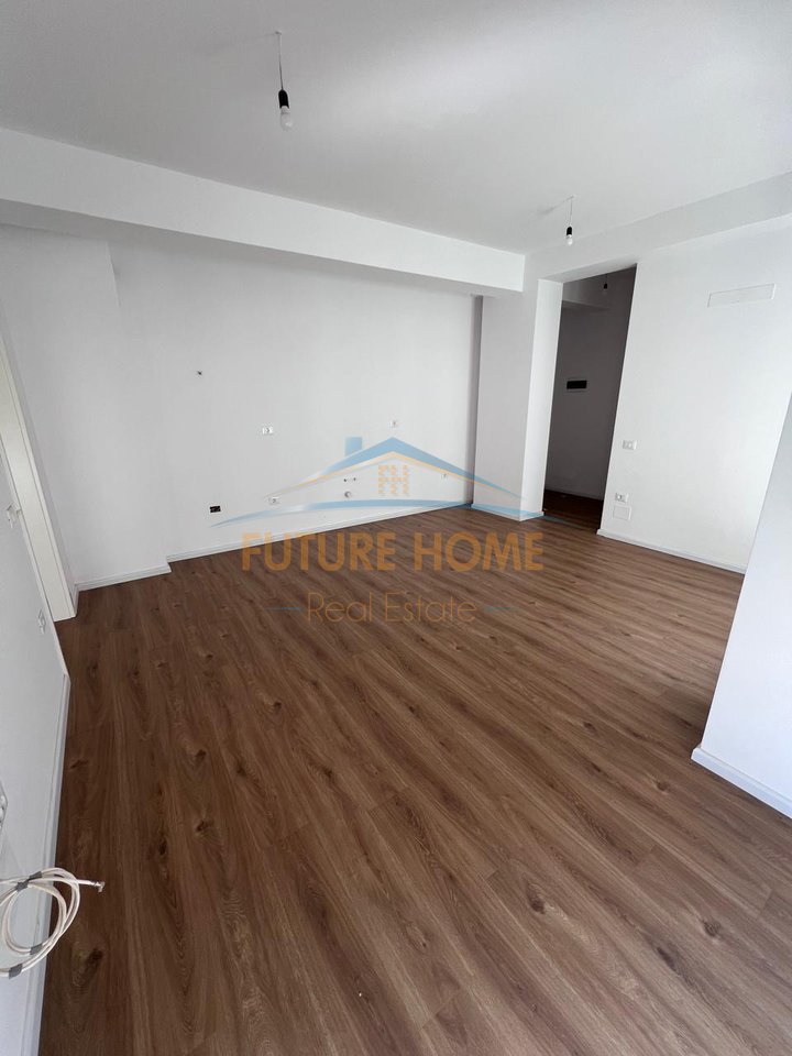 Shitet, Apartament 1+1, Ali Demi, Tiranë.