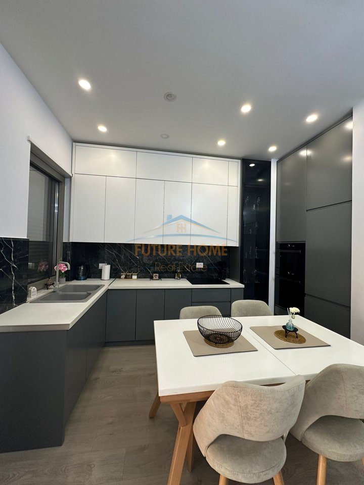 Qera, Apartament 2+1+ Parking,Kompleksi Delijorgji !
