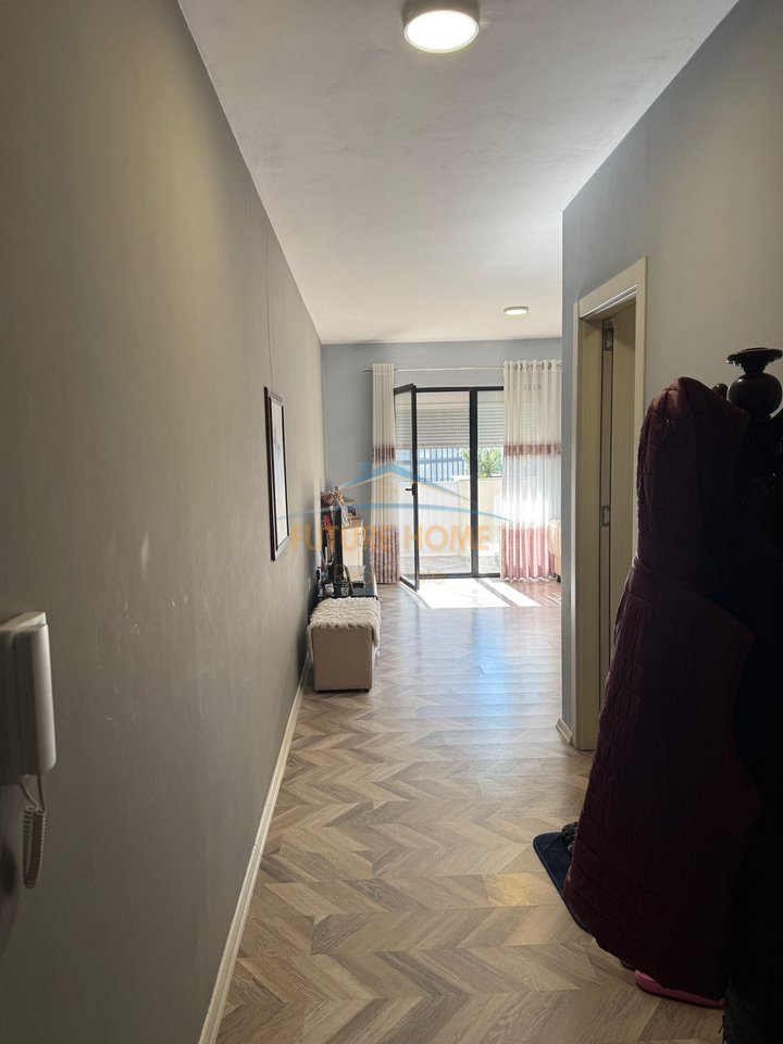 Shitet, Apartament 2+1, Rruga 5 Maji, Tiranë.