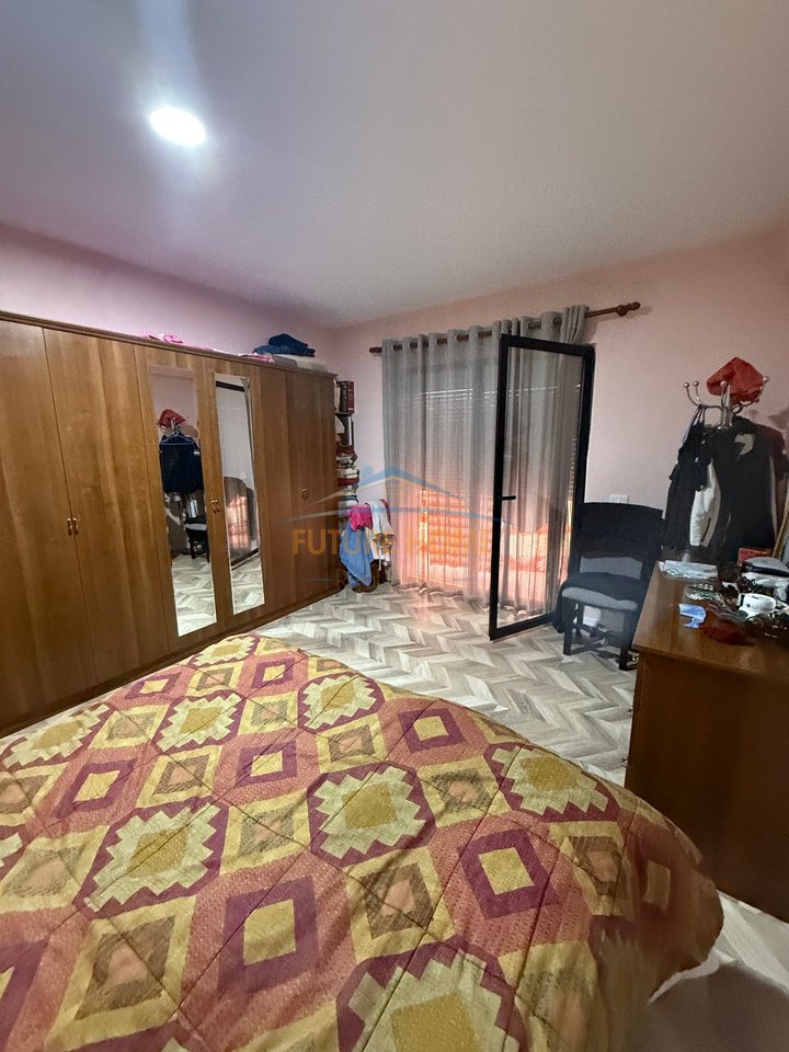 Shitet, Apartament 2+1, Rruga 5 Maji, Tiranë.