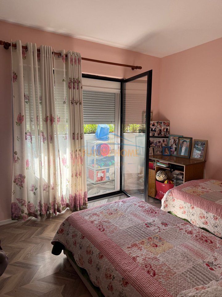 Shitet, Apartament 2+1, Rruga 5 Maji, Tiranë.