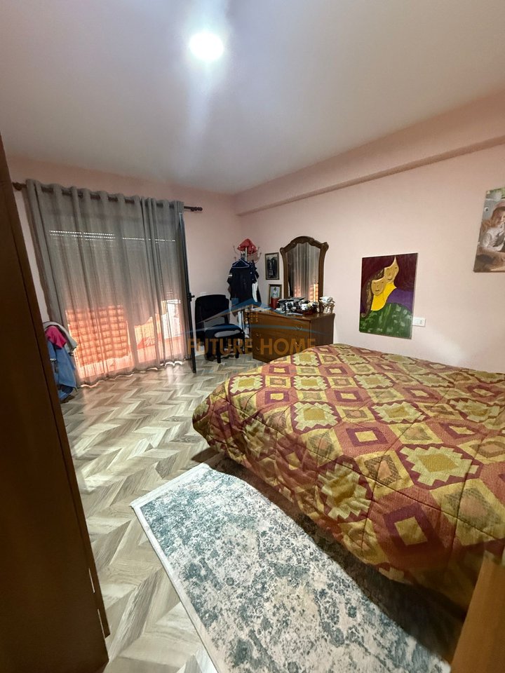 Shitet, Apartament 2+1, Rruga 5 Maji, Tiranë.
