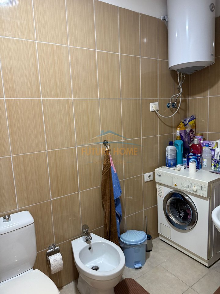 Shitet, Apartament 2+1, Rruga 5 Maji, Tiranë.