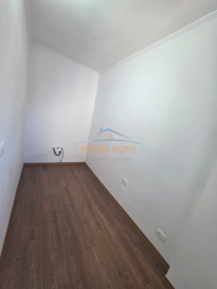 Shitet, Apartament 2+1, Xhamllik, Tirane.