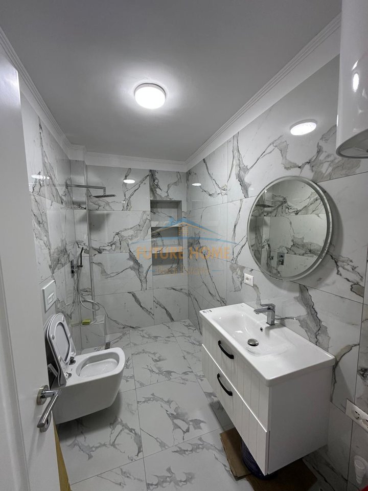Shitet, Apartament 2+1, Xhamllik, Tirane.