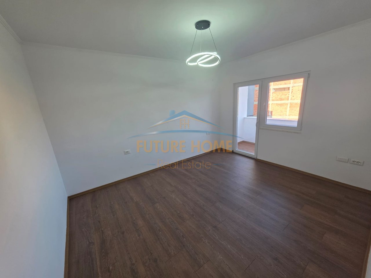 Shitet, Apartament 2+1, Xhamllik, Tirane.