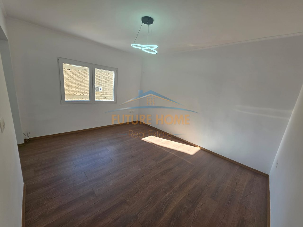 Shitet, Apartament 2+1, Xhamllik, Tirane.