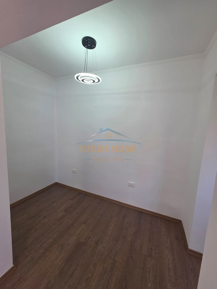 Shitet, Apartament 2+1, Xhamllik, Tirane.