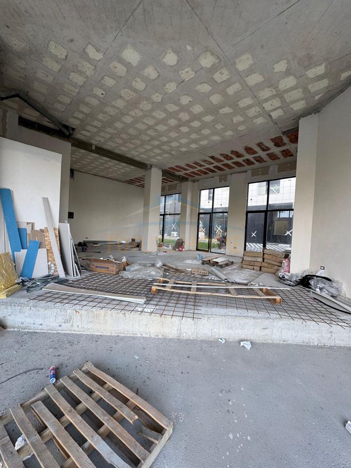 Qera, Ambient Biznesi, Liqeni i Thate, Tiranë.