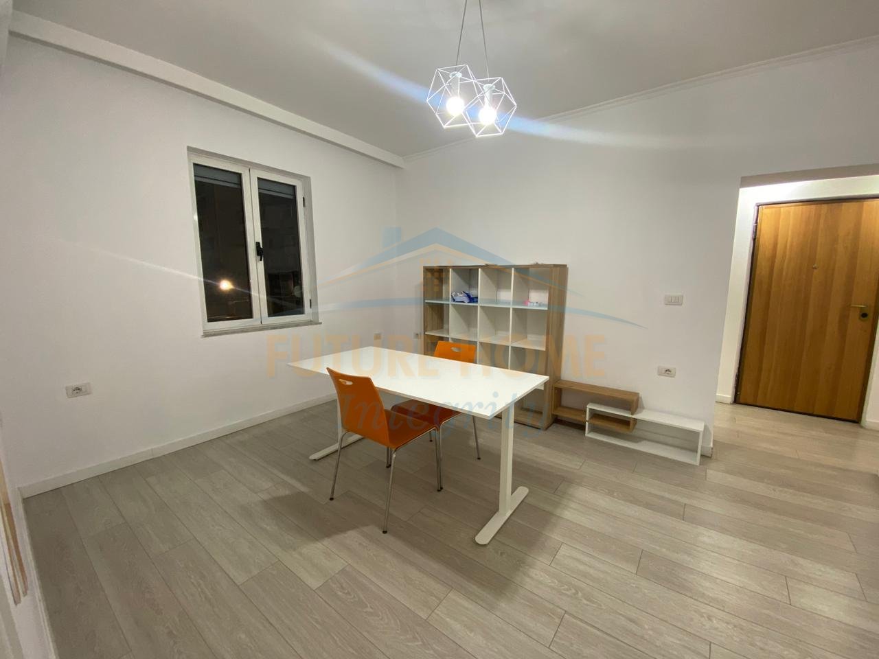 In affitto, Ambiente Commerciale, 21 dicembre, Tirana.