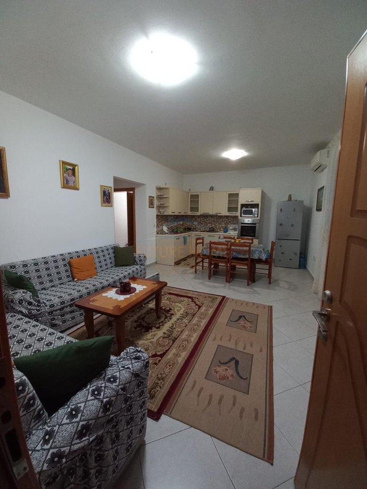 Qera, Shtepi private  2+1,Vlore.