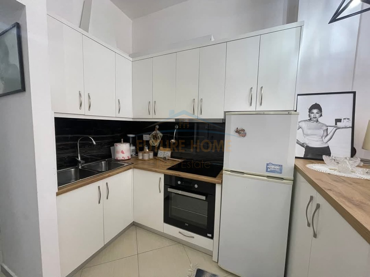 Shitet  ,  Garsoniere ,  Rruga  Dëshmorët e Pojskës , Pogradec